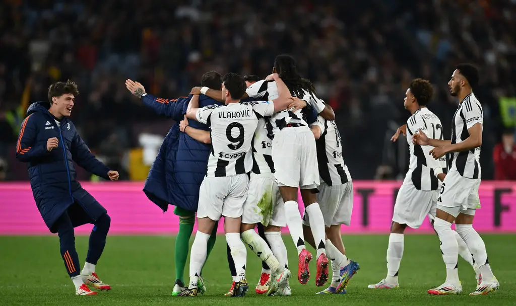 那不勒斯碾压曼联,C罗带队取胜 那不勒斯碾压曼联,C罗带队取胜