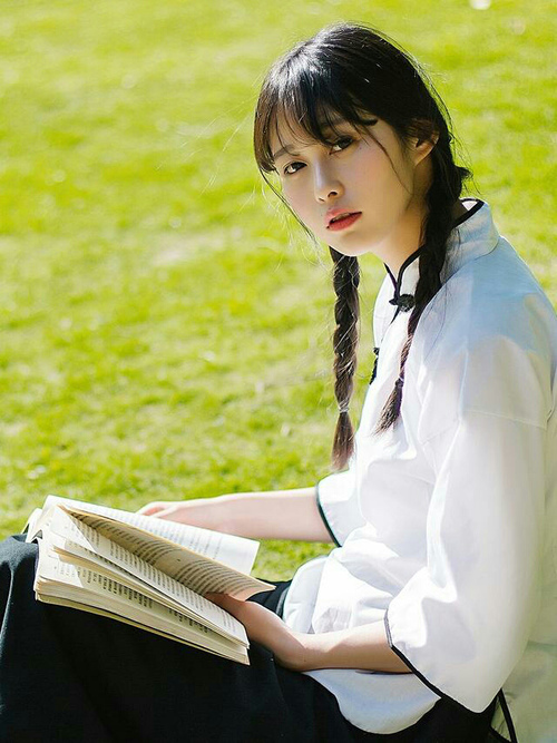 德布劳内主宰战局，塞维利亚与马赛的欧战巅峰对决