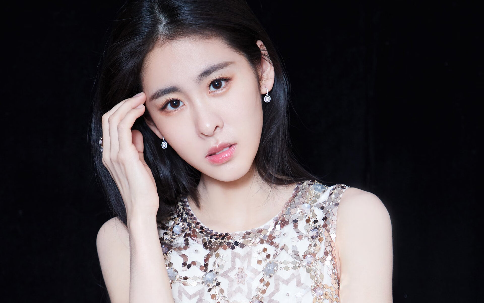 钢盾出鞘，悬疑剧终，富安健洋压力下爆发助勒沃库森提前终结巴黎悬念