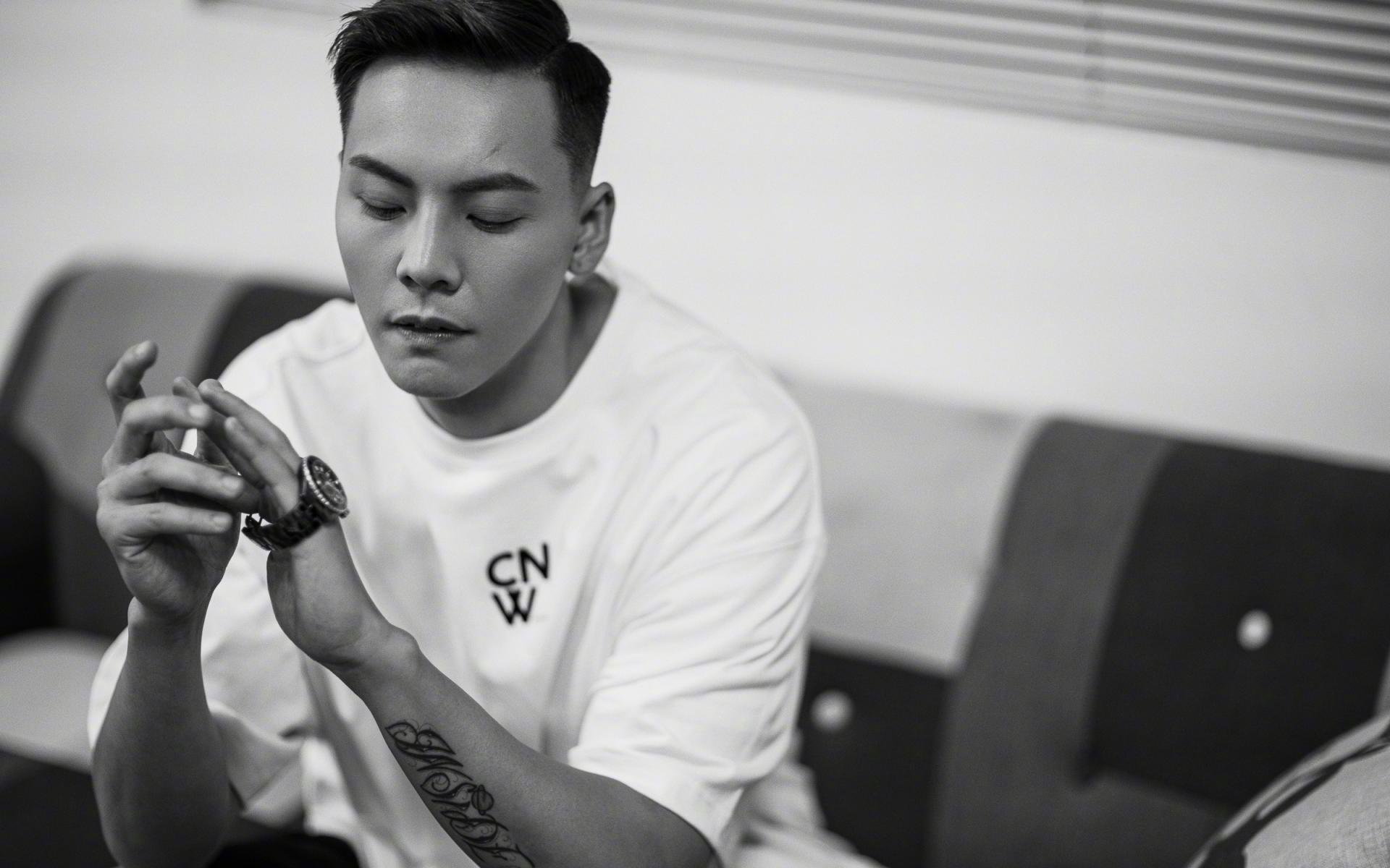 辽宁钢铁洪流摧垮迈阿密，霍勒迪三记冷箭诠释冠军心脏