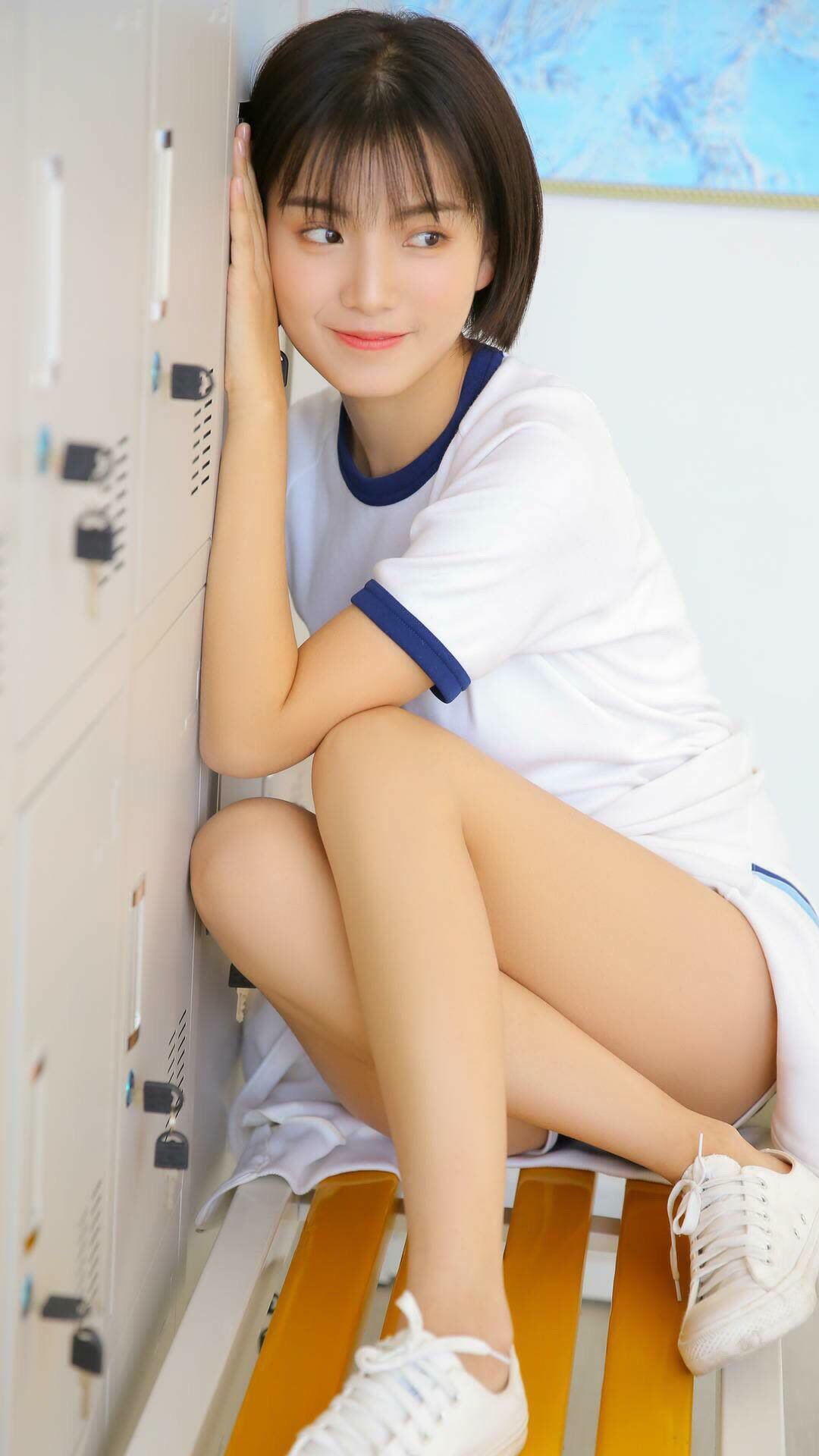 引擎轰鸣中的沙漠奇迹，当F1战车与埃及足球的爆冷狭路相逢